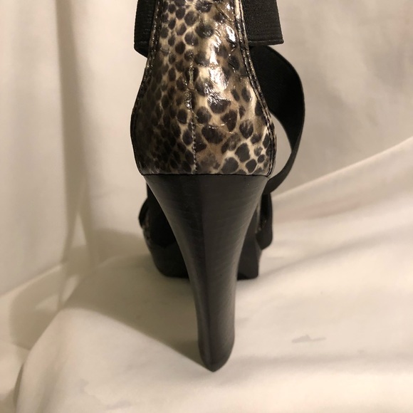 Carlos Santana Exotia Snakeskin Heels (7.50) - Picture 4 of 5